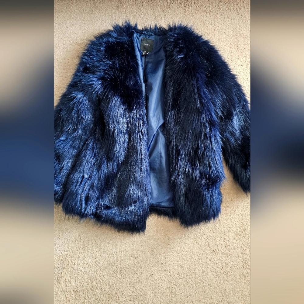 Luxurious Faux Fur Jacket in Black